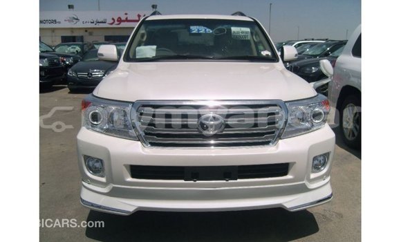 Buy Import Toyota Land Cruiser White Car in Import - Dubai in Ayeyarwady Buy Import Toyota Land Cruiser White Car in Import - Dubai in Ayeyarwady