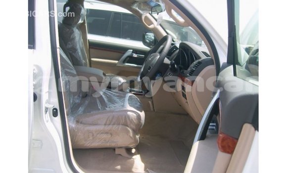 Buy Import Toyota Land Cruiser White Car in Import - Dubai in Ayeyarwady Buy Import Toyota Land Cruiser White Car in Import - Dubai in Ayeyarwady