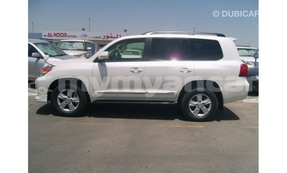 Buy Import Toyota Land Cruiser White Car in Import - Dubai in Ayeyarwady Buy Import Toyota Land Cruiser White Car in Import - Dubai in Ayeyarwady