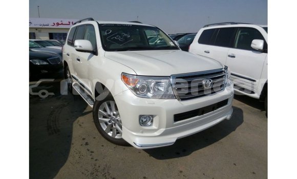 သွင်းကုန် Toyota Land Cruiser White ကား Import - Dubai Ayeyarwady သွင်းကုန် Toyota Land Cruiser White ကား Import - Dubai Ayeyarwady