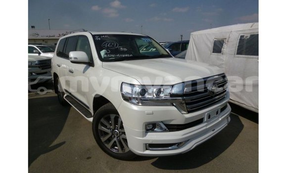 သွင်းကုန် Toyota Land Cruiser White ကား Import - Dubai Ayeyarwady သွင်းကုန် Toyota Land Cruiser White ကား Import - Dubai Ayeyarwady