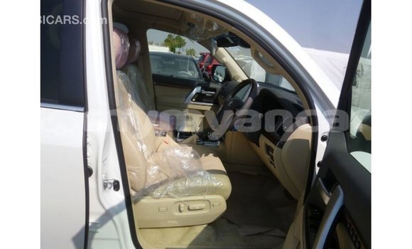 သွင်းကုန် Toyota Land Cruiser White ကား Import - Dubai Ayeyarwady သွင်းကုန် Toyota Land Cruiser White ကား Import - Dubai Ayeyarwady