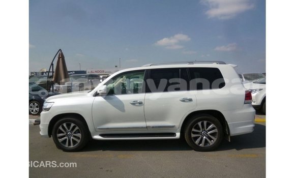 သွင်းကုန် Toyota Land Cruiser White ကား Import - Dubai Ayeyarwady သွင်းကုန် Toyota Land Cruiser White ကား Import - Dubai Ayeyarwady