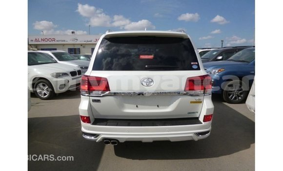 သွင်းကုန် Toyota Land Cruiser White ကား Import - Dubai Ayeyarwady သွင်းကုန် Toyota Land Cruiser White ကား Import - Dubai Ayeyarwady