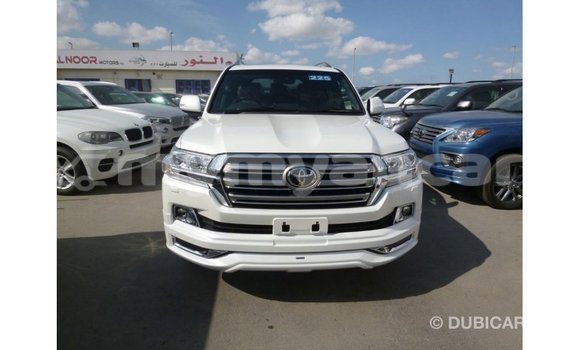 သွင်းကုန် Toyota Land Cruiser White ကား Import - Dubai Ayeyarwady သွင်းကုန် Toyota Land Cruiser White ကား Import - Dubai Ayeyarwady