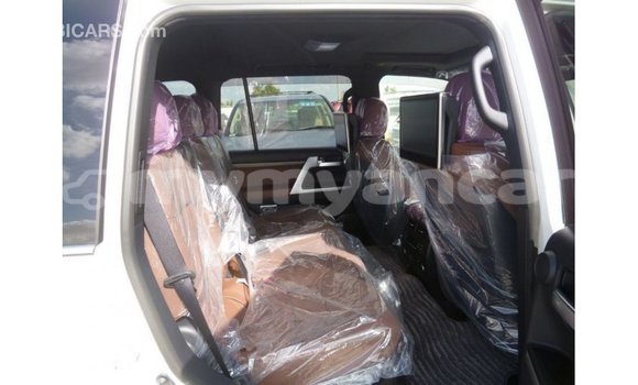 သွင်းကုန် Toyota Land Cruiser White ကား Import - Dubai Ayeyarwady သွင်းကုန် Toyota Land Cruiser White ကား Import - Dubai Ayeyarwady