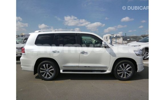 သွင်းကုန် Toyota Land Cruiser White ကား Import - Dubai Ayeyarwady သွင်းကုန် Toyota Land Cruiser White ကား Import - Dubai Ayeyarwady