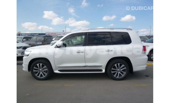 သွင်းကုန် Toyota Land Cruiser White ကား Import - Dubai Ayeyarwady သွင်းကုန် Toyota Land Cruiser White ကား Import - Dubai Ayeyarwady