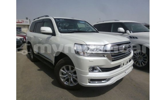 သွင်းကုန် Toyota Land Cruiser White ကား Import - Dubai Ayeyarwady သွင်းကုန် Toyota Land Cruiser White ကား Import - Dubai Ayeyarwady