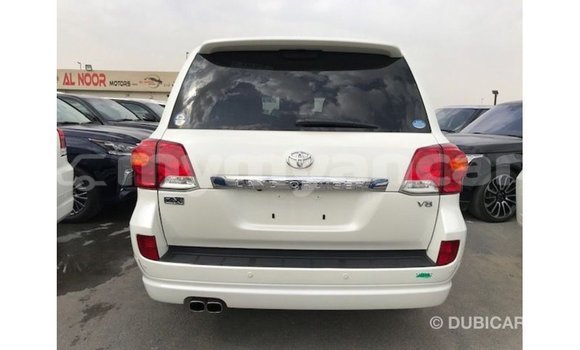 သွင်းကုန် Toyota Land Cruiser White ကား Import - Dubai Ayeyarwady သွင်းကုန် Toyota Land Cruiser White ကား Import - Dubai Ayeyarwady