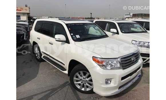 သွင်းကုန် Toyota Land Cruiser White ကား Import - Dubai Ayeyarwady သွင်းကုန် Toyota Land Cruiser White ကား Import - Dubai Ayeyarwady