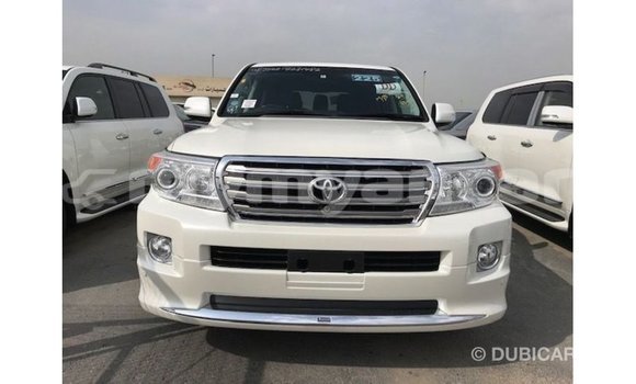 သွင်းကုန် Toyota Land Cruiser White ကား Import - Dubai Ayeyarwady သွင်းကုန် Toyota Land Cruiser White ကား Import - Dubai Ayeyarwady