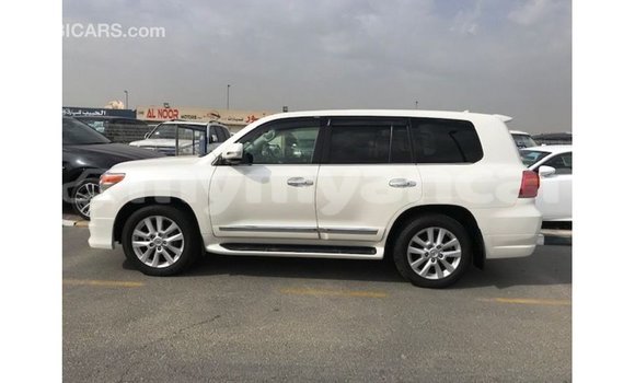 သွင်းကုန် Toyota Land Cruiser White ကား Import - Dubai Ayeyarwady သွင်းကုန် Toyota Land Cruiser White ကား Import - Dubai Ayeyarwady