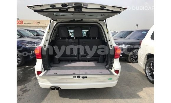 သွင်းကုန် Toyota Land Cruiser White ကား Import - Dubai Ayeyarwady သွင်းကုန် Toyota Land Cruiser White ကား Import - Dubai Ayeyarwady