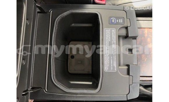 သွင်းကုန် Toyota Land Cruiser White ကား Import - Dubai Ayeyarwady သွင်းကုန် Toyota Land Cruiser White ကား Import - Dubai Ayeyarwady