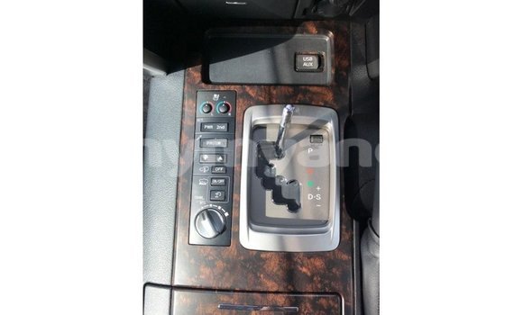 သွင်းကုန် Toyota Land Cruiser White ကား Import - Dubai Ayeyarwady သွင်းကုန် Toyota Land Cruiser White ကား Import - Dubai Ayeyarwady