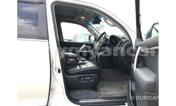 Acheter Import Voiture Toyota Land Cruiser Blanc à Import - Dubai, #<Region:0x000000000c5121b8> Acheter Import Voiture Toyota Land Cruiser Blanc à Import - Dubai, #<Region:0x000000000c5121b8>