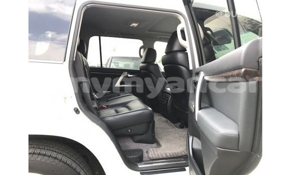 Acheter Import Voiture Toyota Land Cruiser Blanc à Import - Dubai, #<Region:0x000000000c5121b8> Acheter Import Voiture Toyota Land Cruiser Blanc à Import - Dubai, #<Region:0x000000000c5121b8>