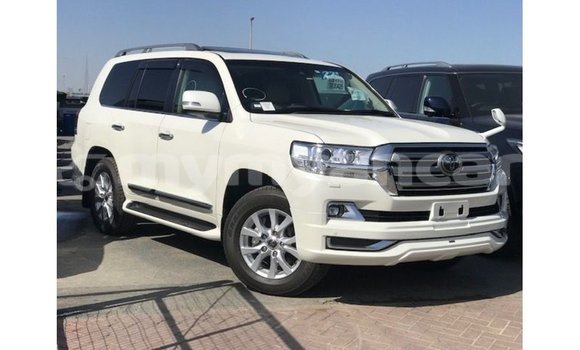 သွင်းကုန် Toyota Land Cruiser White ကား Import - Dubai Ayeyarwady သွင်းကုန် Toyota Land Cruiser White ကား Import - Dubai Ayeyarwady