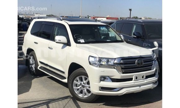 သွင်းကုန် Toyota Land Cruiser White ကား Import - Dubai Ayeyarwady သွင်းကုန် Toyota Land Cruiser White ကား Import - Dubai Ayeyarwady