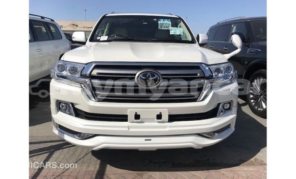 သွင်းကုန် Toyota Land Cruiser White ကား Import - Dubai Ayeyarwady သွင်းကုန် Toyota Land Cruiser White ကား Import - Dubai Ayeyarwady