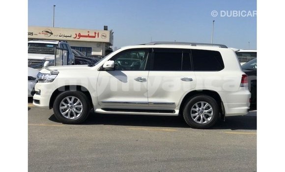 သွင်းကုန် Toyota Land Cruiser White ကား Import - Dubai Ayeyarwady သွင်းကုန် Toyota Land Cruiser White ကား Import - Dubai Ayeyarwady