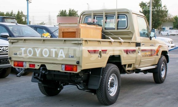 Buy Import Toyota Land Cruiser Beige Car in Import - Dubai in Ayeyarwady Buy Import Toyota Land Cruiser Beige Car in Import - Dubai in Ayeyarwady