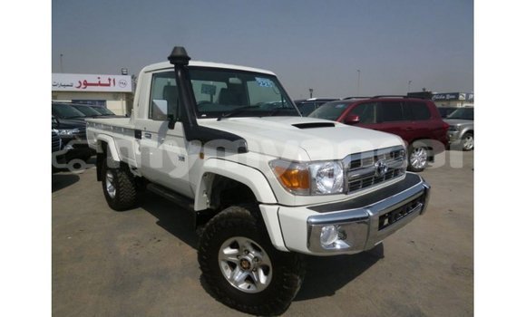 သွင်းကုန် Toyota Land Cruiser White ကား Import - Dubai Ayeyarwady သွင်းကုန် Toyota Land Cruiser White ကား Import - Dubai Ayeyarwady