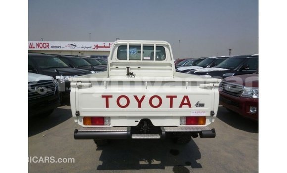 သွင်းကုန် Toyota Land Cruiser White ကား Import - Dubai Ayeyarwady သွင်းကုန် Toyota Land Cruiser White ကား Import - Dubai Ayeyarwady