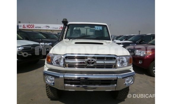 သွင်းကုန် Toyota Land Cruiser White ကား Import - Dubai Ayeyarwady သွင်းကုန် Toyota Land Cruiser White ကား Import - Dubai Ayeyarwady