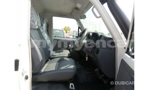သွင်းကုန် Toyota Land Cruiser White ကား Import - Dubai Ayeyarwady သွင်းကုန် Toyota Land Cruiser White ကား Import - Dubai Ayeyarwady