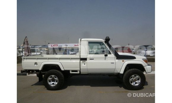သွင်းကုန် Toyota Land Cruiser White ကား Import - Dubai Ayeyarwady သွင်းကုန် Toyota Land Cruiser White ကား Import - Dubai Ayeyarwady