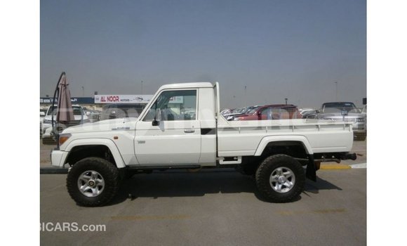 သွင်းကုန် Toyota Land Cruiser White ကား Import - Dubai Ayeyarwady သွင်းကုန် Toyota Land Cruiser White ကား Import - Dubai Ayeyarwady