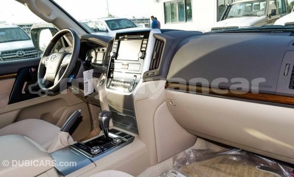 Buy Import Toyota Land Cruiser White Car in Import - Dubai in Ayeyarwady Buy Import Toyota Land Cruiser White Car in Import - Dubai in Ayeyarwady