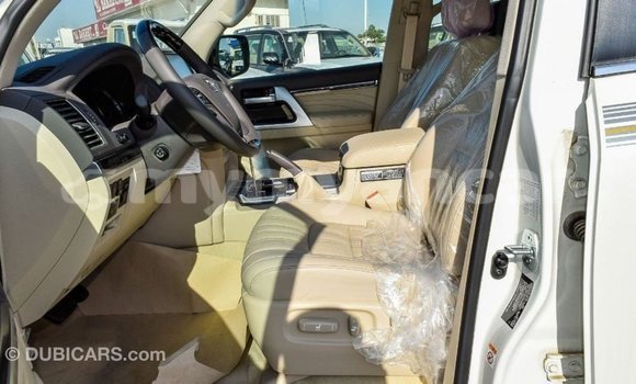 Buy Import Toyota Land Cruiser White Car in Import - Dubai in Ayeyarwady Buy Import Toyota Land Cruiser White Car in Import - Dubai in Ayeyarwady