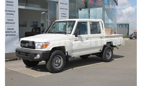 သွင်းကုန် Toyota Land Cruiser White ကား Import - Dubai Ayeyarwady သွင်းကုန် Toyota Land Cruiser White ကား Import - Dubai Ayeyarwady