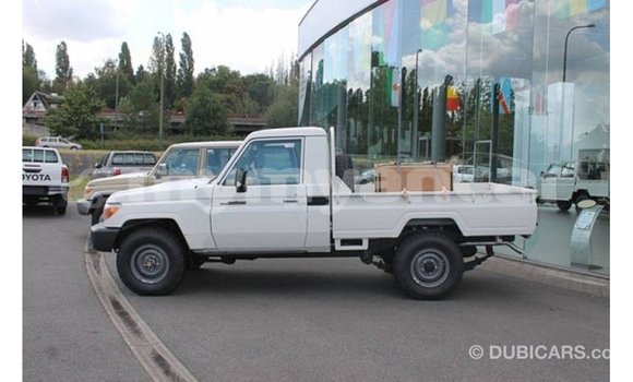 Buy Import Toyota Land Cruiser White Car in Import - Dubai in Ayeyarwady Buy Import Toyota Land Cruiser White Car in Import - Dubai in Ayeyarwady