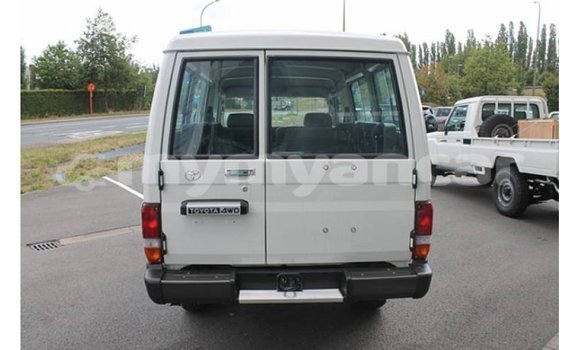 Buy Import Toyota Land Cruiser White Car in Import - Dubai in Ayeyarwady Buy Import Toyota Land Cruiser White Car in Import - Dubai in Ayeyarwady