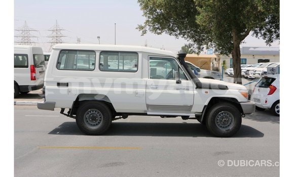 Buy Import Toyota Land Cruiser White Car in Import - Dubai in Ayeyarwady Buy Import Toyota Land Cruiser White Car in Import - Dubai in Ayeyarwady