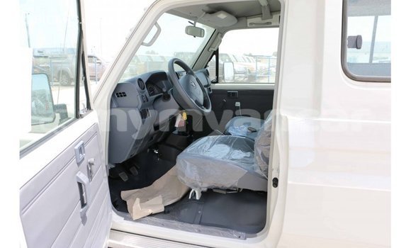Buy Import Toyota Land Cruiser White Car in Import - Dubai in Ayeyarwady Buy Import Toyota Land Cruiser White Car in Import - Dubai in Ayeyarwady