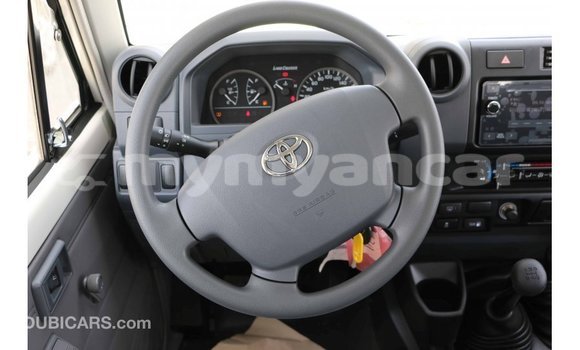 Buy Import Toyota Land Cruiser White Car in Import - Dubai in Ayeyarwady Buy Import Toyota Land Cruiser White Car in Import - Dubai in Ayeyarwady