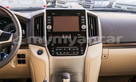 Buy Import Toyota Land Cruiser White Car in Import - Dubai in Ayeyarwady Buy Import Toyota Land Cruiser White Car in Import - Dubai in Ayeyarwady