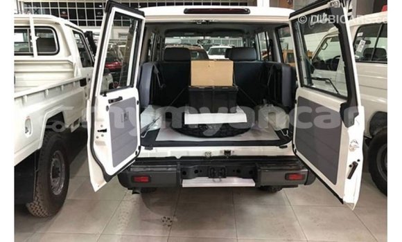 Buy Import Toyota Land Cruiser White Car in Import - Dubai in Ayeyarwady Buy Import Toyota Land Cruiser White Car in Import - Dubai in Ayeyarwady