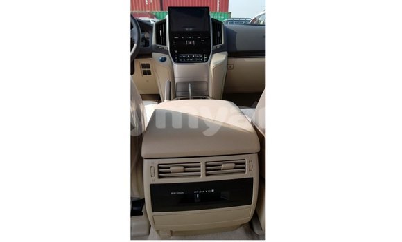 Buy Import Toyota Land Cruiser White Car in Import - Dubai in Ayeyarwady Buy Import Toyota Land Cruiser White Car in Import - Dubai in Ayeyarwady