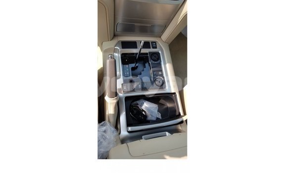 Buy Import Toyota Land Cruiser White Car in Import - Dubai in Ayeyarwady Buy Import Toyota Land Cruiser White Car in Import - Dubai in Ayeyarwady
