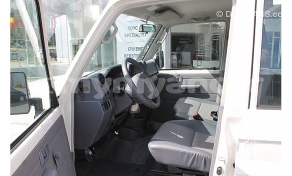 Buy Import Toyota Land Cruiser White Car in Import - Dubai in Ayeyarwady Buy Import Toyota Land Cruiser White Car in Import - Dubai in Ayeyarwady