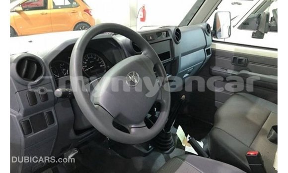 Buy Import Toyota Land Cruiser White Car in Import - Dubai in Ayeyarwady Buy Import Toyota Land Cruiser White Car in Import - Dubai in Ayeyarwady