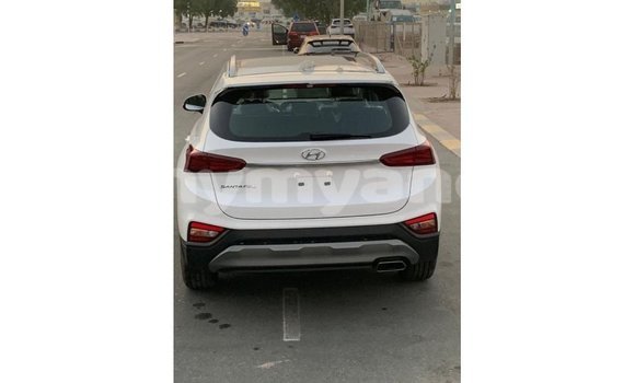 Buy Import Hyundai Santa Fe White Car in Import - Dubai in Ayeyarwady Buy Import Hyundai Santa Fe White Car in Import - Dubai in Ayeyarwady