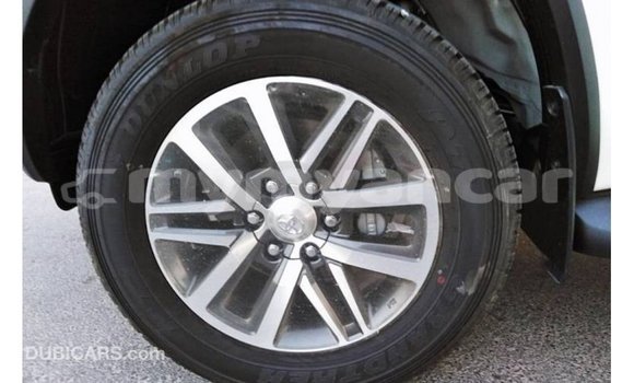 သွင်းကုန် Toyota Fortuner White ကား Import - Dubai Ayeyarwady သွင်းကုန် Toyota Fortuner White ကား Import - Dubai Ayeyarwady