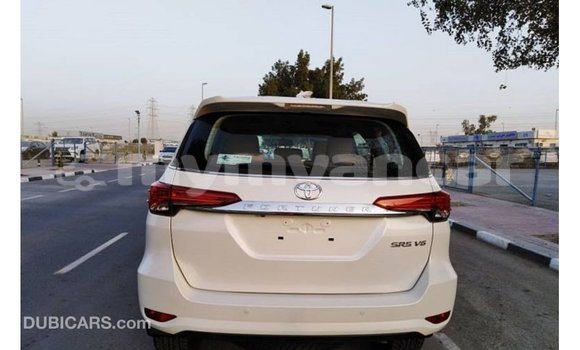 သွင်းကုန် Toyota Fortuner White ကား Import - Dubai Ayeyarwady သွင်းကုန် Toyota Fortuner White ကား Import - Dubai Ayeyarwady